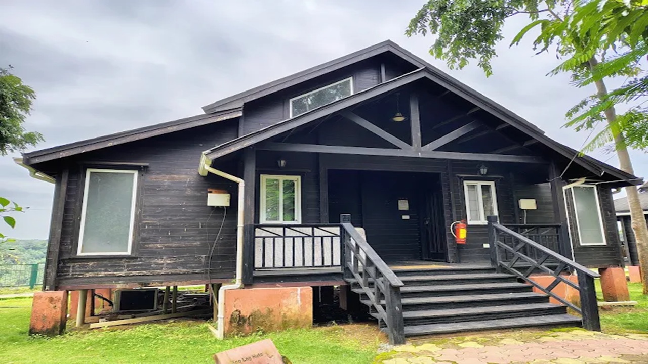 Dandami Luxury Resort near Chitrakoot Waterfall with premium rooms and natural surroundings